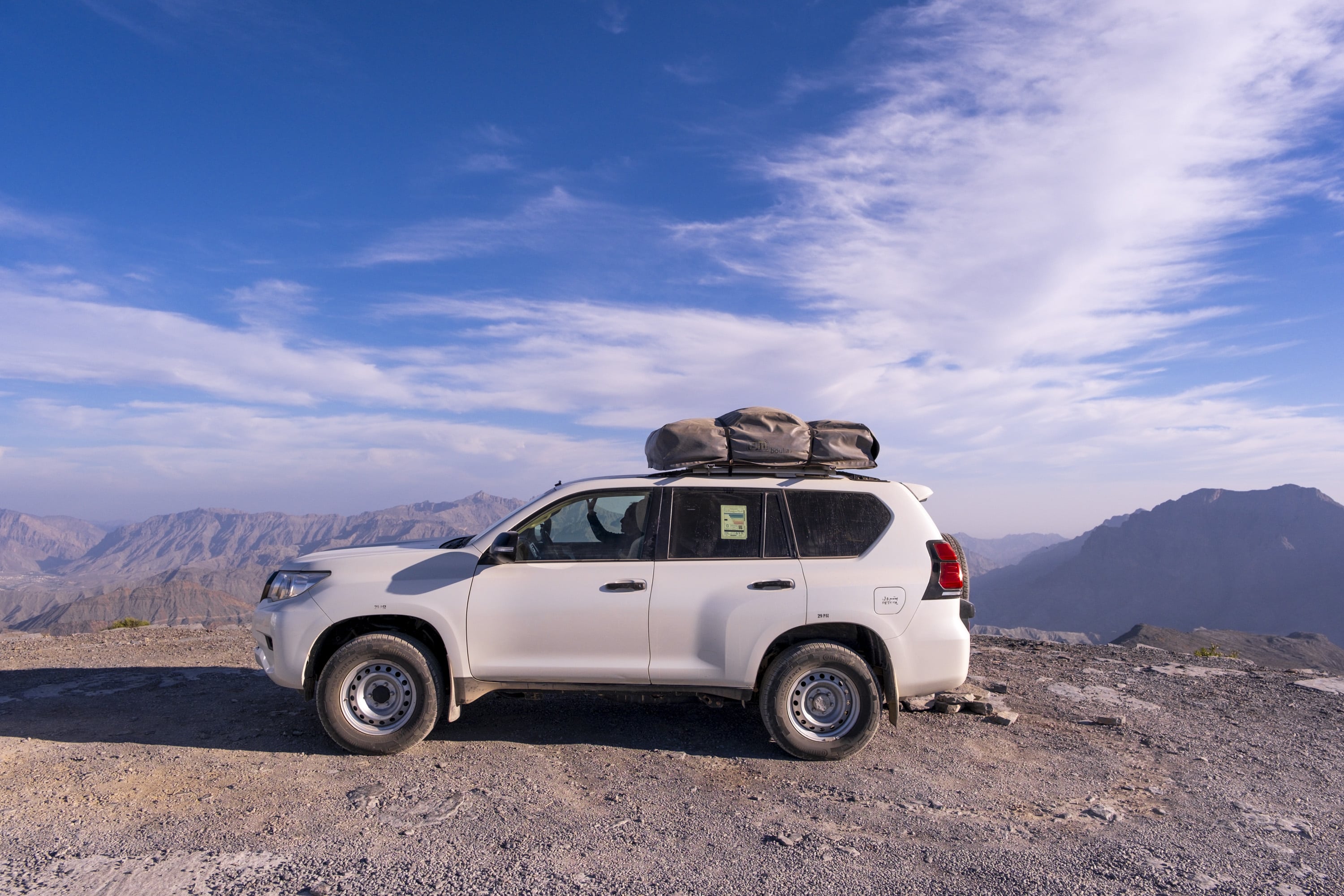Oman-4x4-Land Cruiser with roof top tent