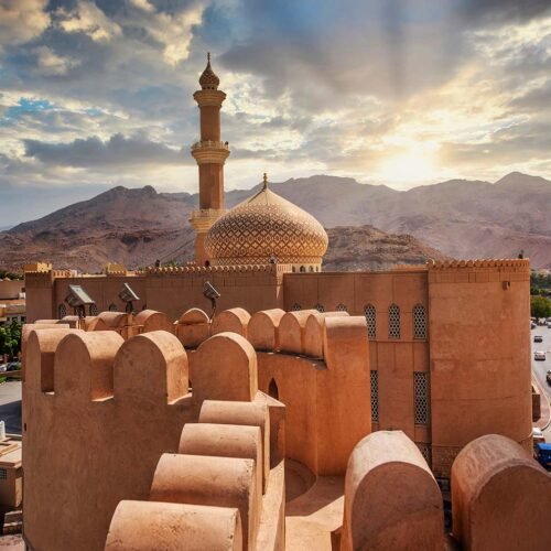 Mascate – Nizwa – Al Hamra – Excursión de un día