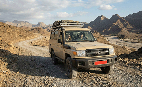 La libertà di un viaggio fly and drive in Oman per esplorare il Sultanato ai propri ritmi con i servizi su misura di Black Dove Holidays.